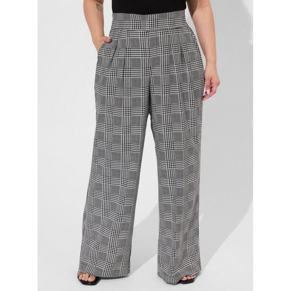 Torrid Women's Pant Wide Leg Studio Crepe High Rise Zise 18 Short Plus Size